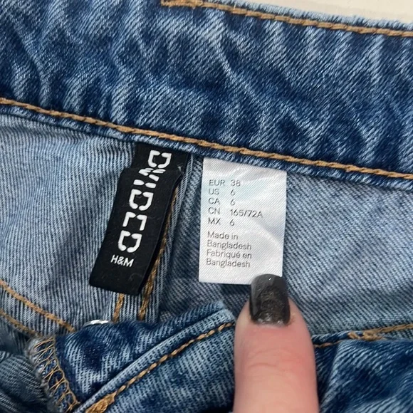 Divided by H & M distressed jeans size 6 - Picture 4 of 8
